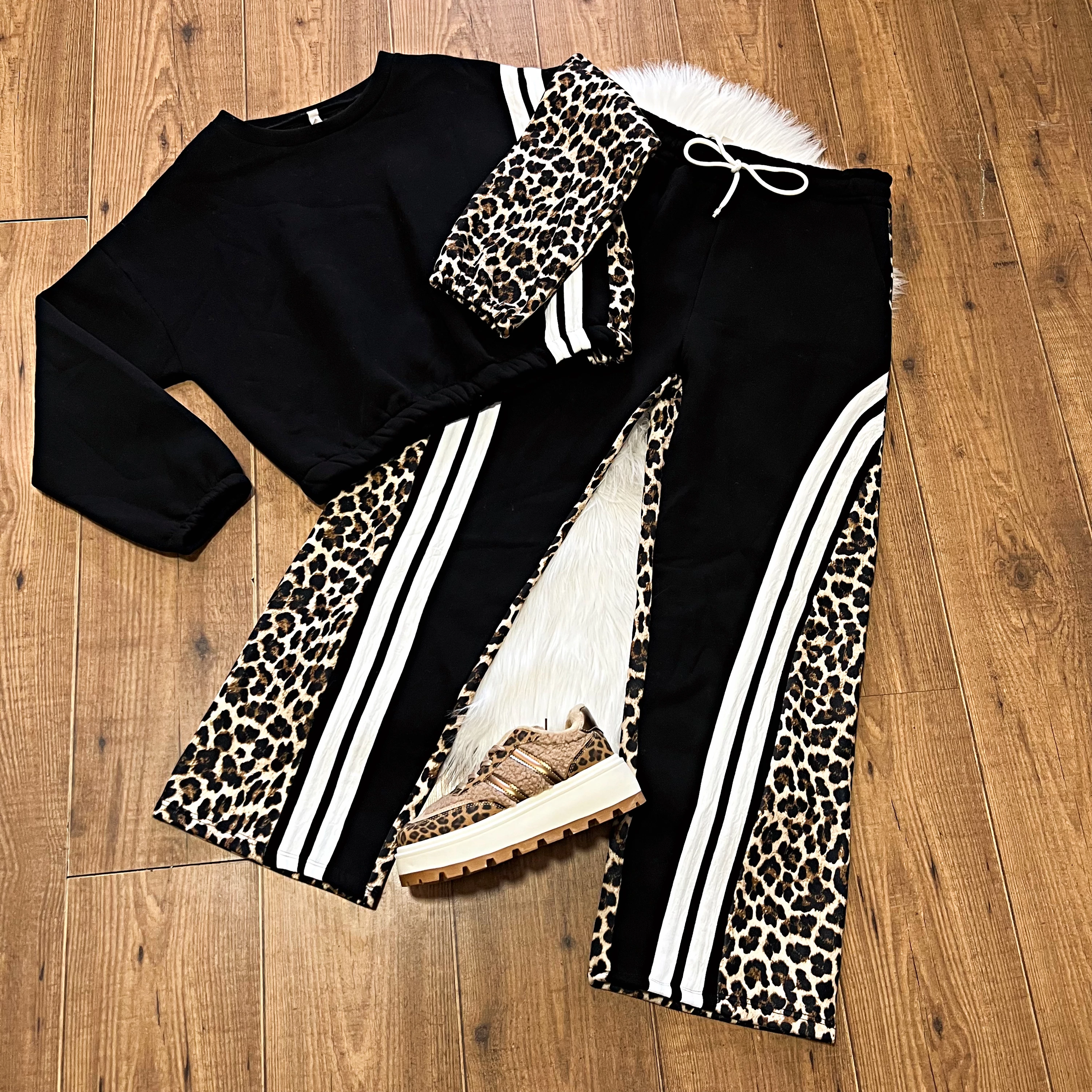 FEKETE–LEOPÁRDMINTÁS EXTRA BŐSZÁRÚ SZETT FEKETE–LEOPÁRDMINTÁS EXTRA BŐSZÁRÚ SZETT