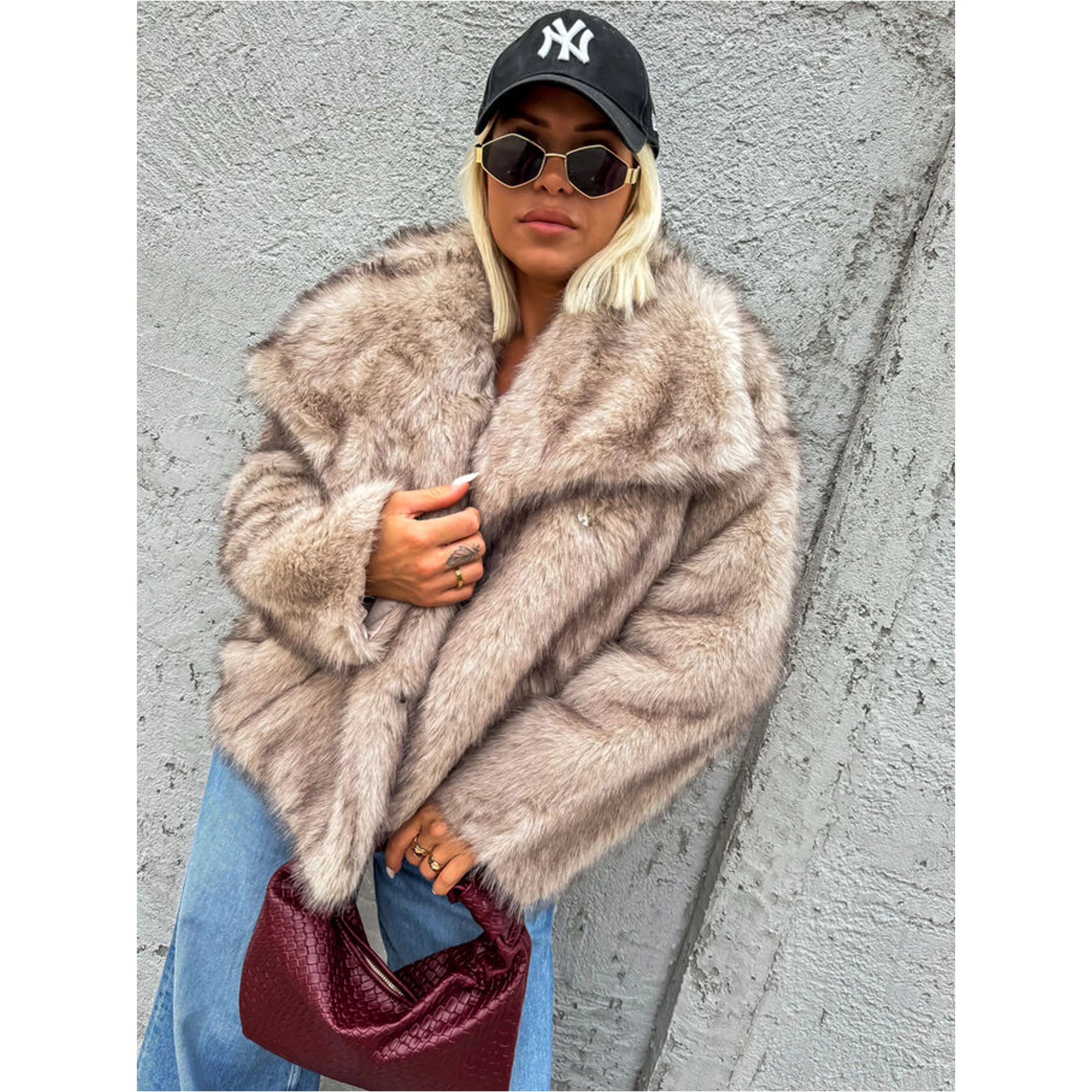 Bézs Műszőrme Kabát | Elegáns Női Kabát Bézs Műszőrme Kabát | Elegáns Női Kabát