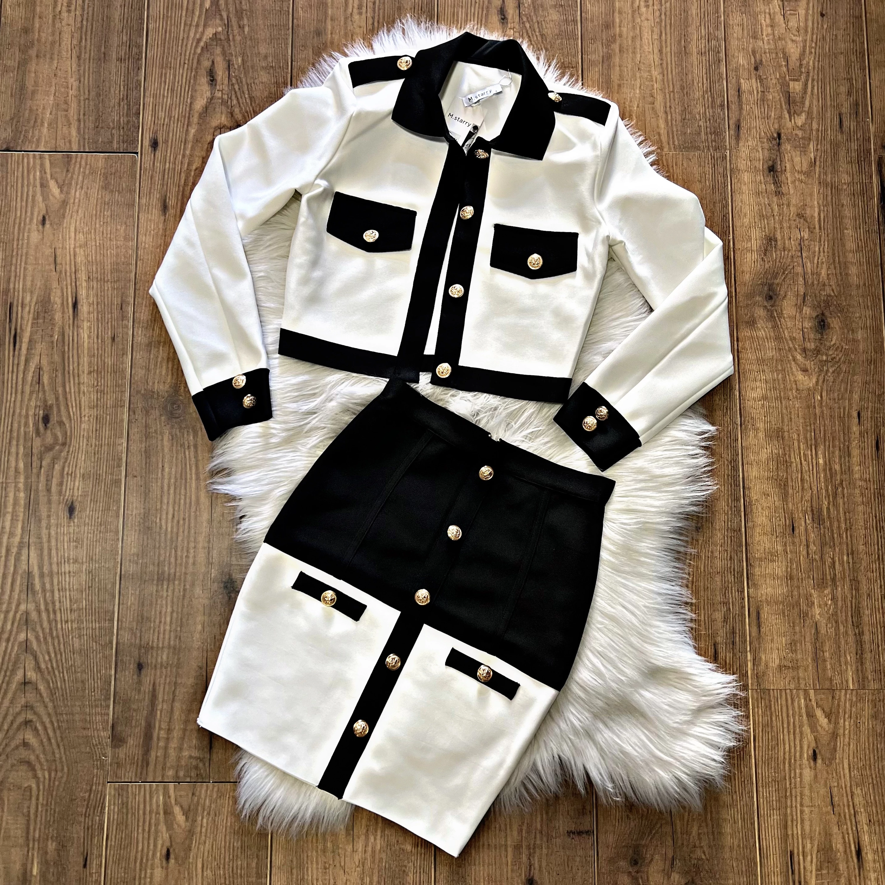 Elegáns fekete-fehér női szett arany gombokkal – S/M/L