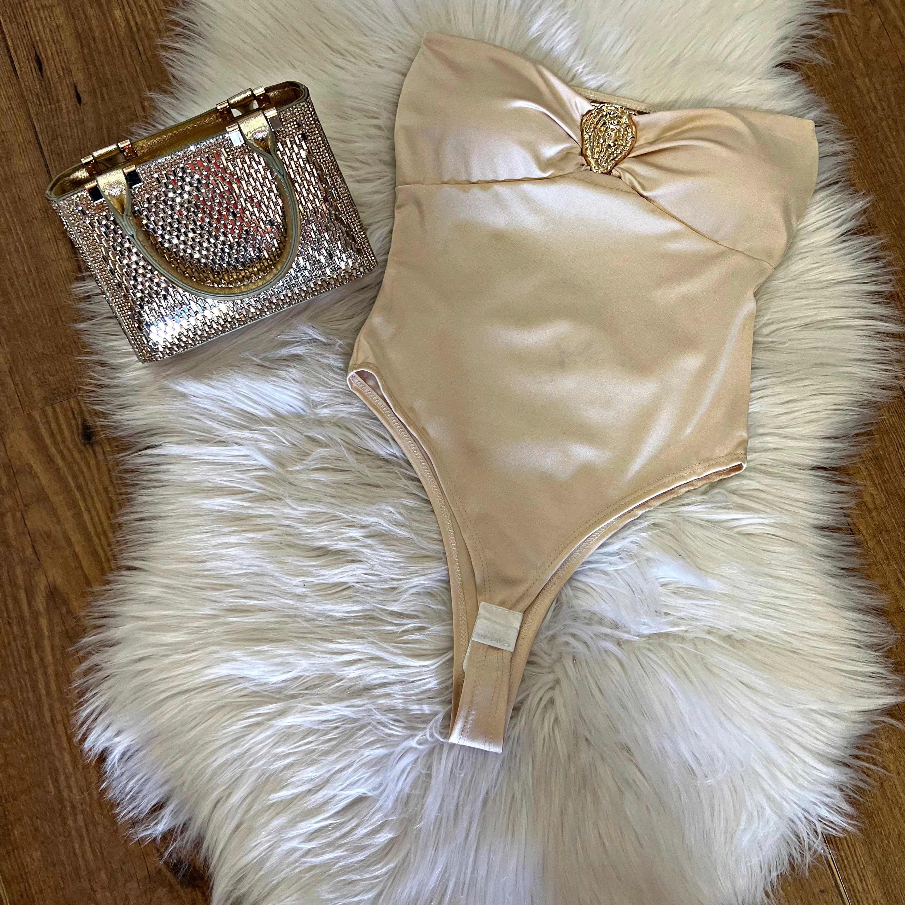 Bézs Diva -  pánt nélküli body