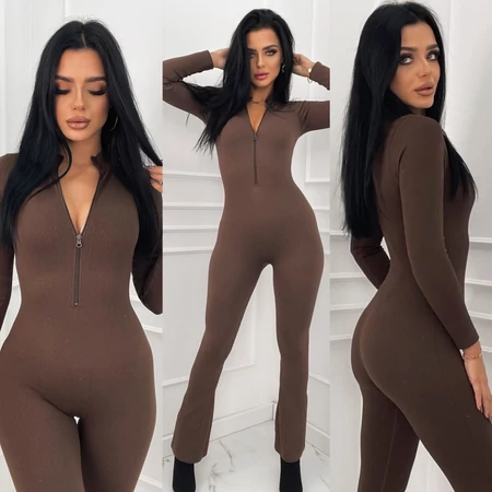 Enyhén trapéz (bootcut) szárú bordázott overál