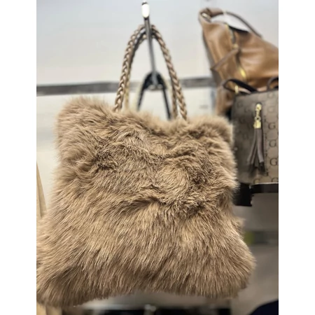 COZY LUXE FAUX FUR BAG – KÁVÉBARNA SZŐRMÉS TÁSKA