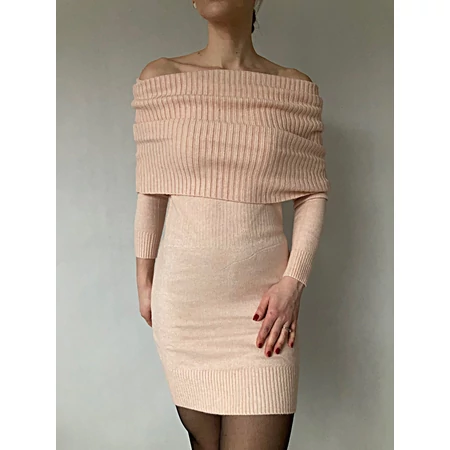 női púder bordázott garbóruha 